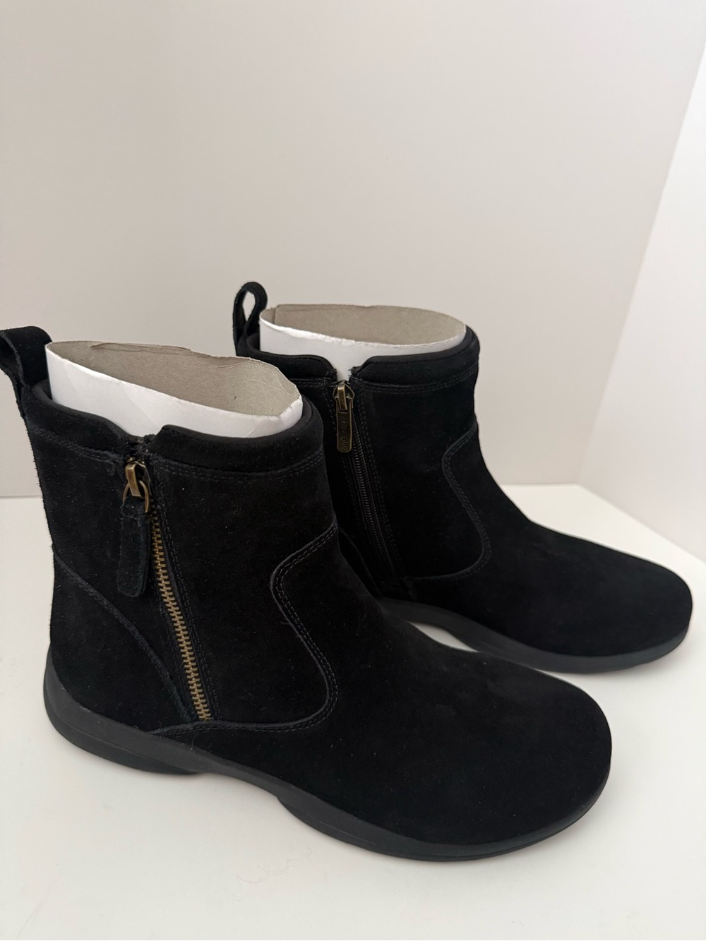 Easy Spirit 9 Black Suede Ankle Boots Side Zip Flat Comfort NIB
